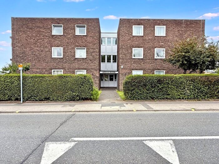2 Bedroom Flat For Sale In Sheldrake Drive, Ipswich, IP2