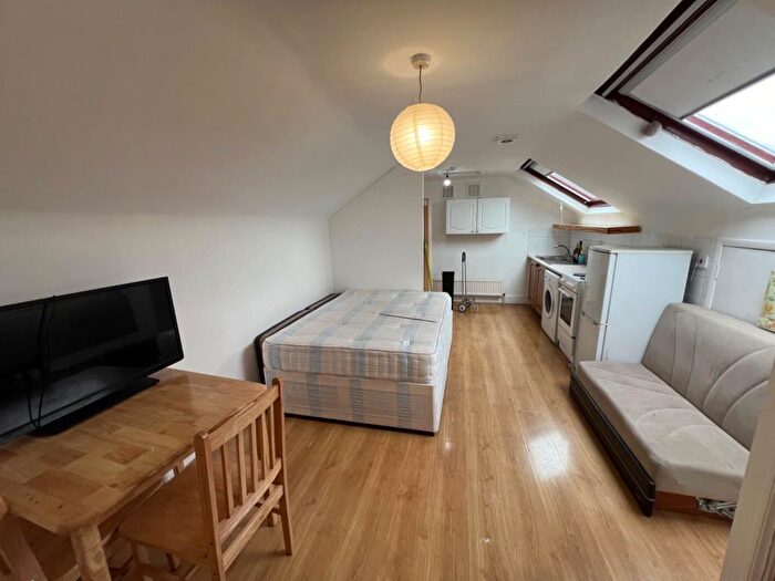 Studio To Rent In Upper Tollington Park, London, N4