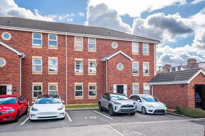 2 Bedroom Flat For Sale In Barbican Mews, York, YO10