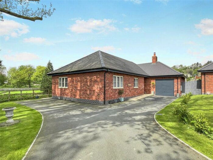 3 Bedroom Bungalow For Sale In Parc Bronhyddon, Llansantffraid, Powys, SY22