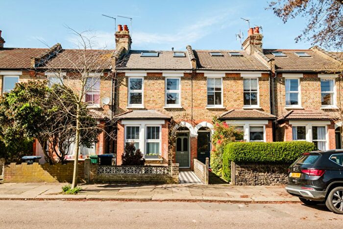 3 Bedroom Detached House For Sale In Stanley Road, London, N11