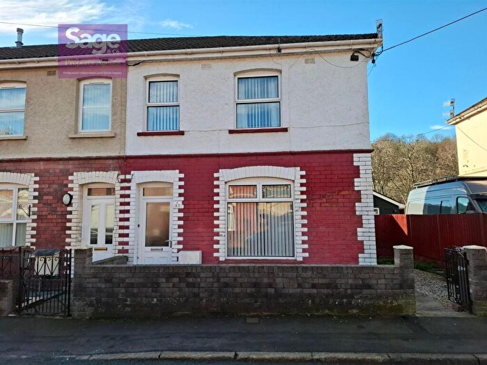 3 Bedroom End Of Terrace House To Rent In Grove Road, Risca, NP11