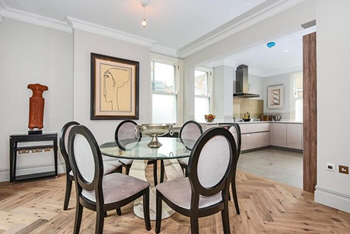 4 Bedroom Semi-Detached House To Rent In Clarence Road, Windsor, SL4