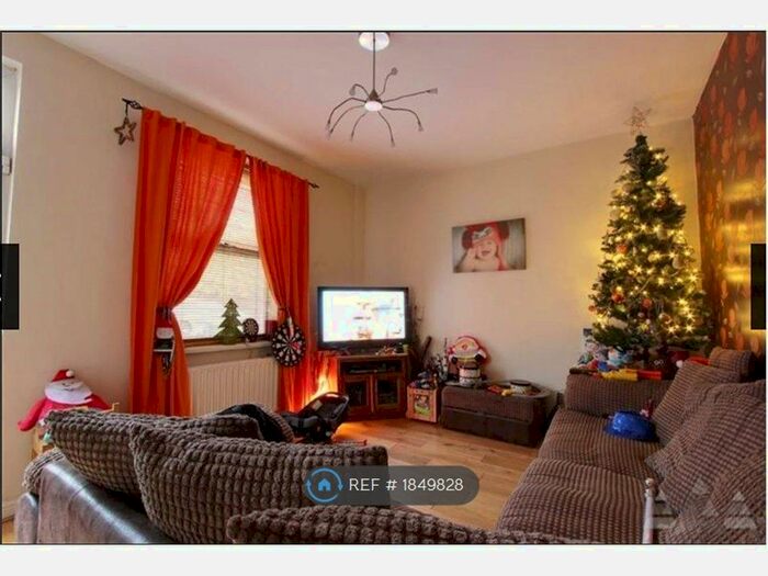 3 Bedroom Flat To Rent In North Street, Langwith, Mansfield, NG20