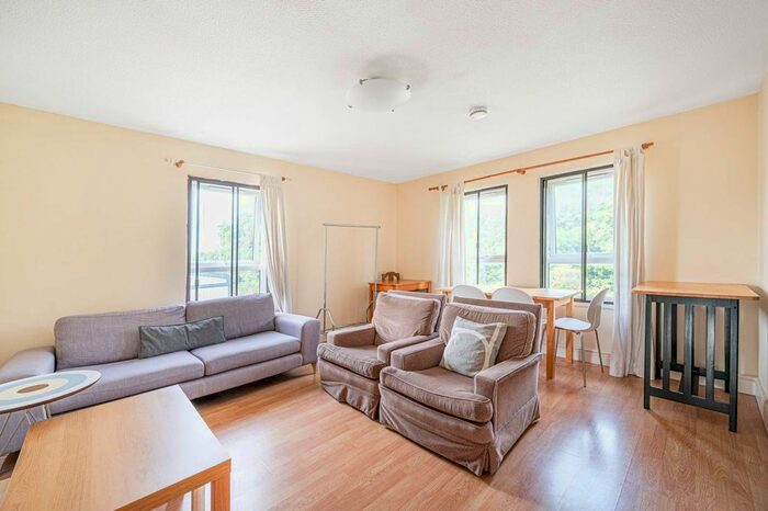 2 Bedroom Flat To Rent In Wedmore Gardens, Archway, London, N19