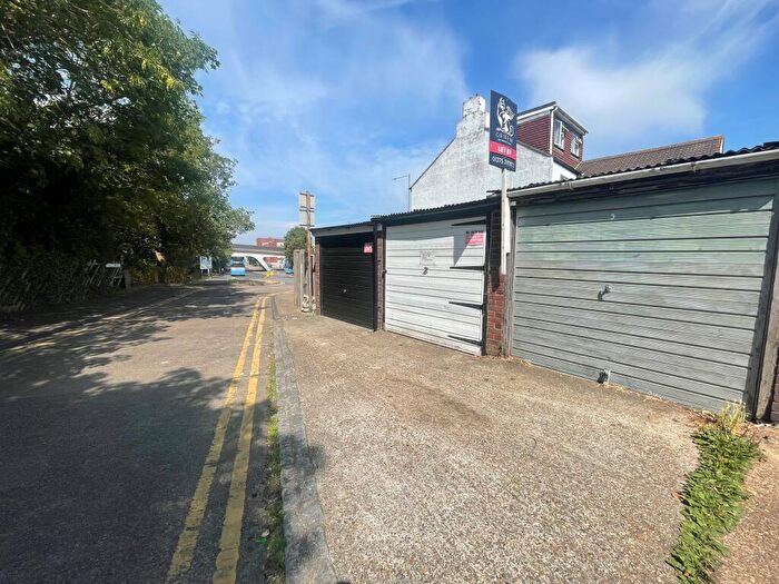 Commercial Property To Rent In The Retreat, Grays, RM17