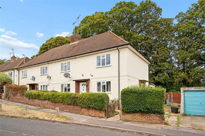 2 Bedroom Flat For Sale In Gainsborough Crescent, Henley-On-Thames, Oxfordshire, RG9