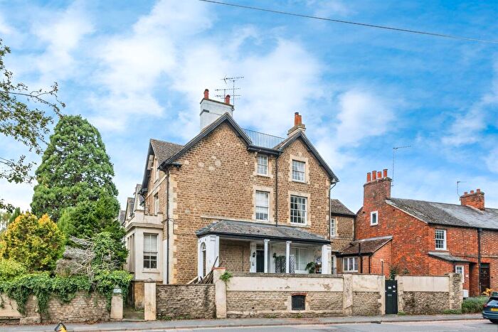 2 Bedroom Flat For Sale In Spring Terrace, Abingdon, OX14