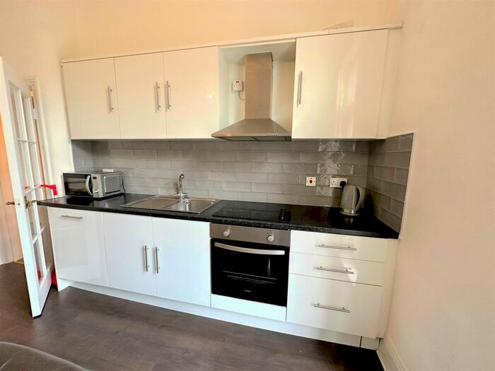 2 Bedroom Flat To Rent In Glazbury Road, West Kensington, London, W14