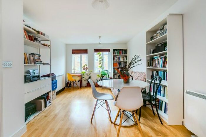 1 Bedroom Flat To Rent In Flanders House, Defoe Road, N16