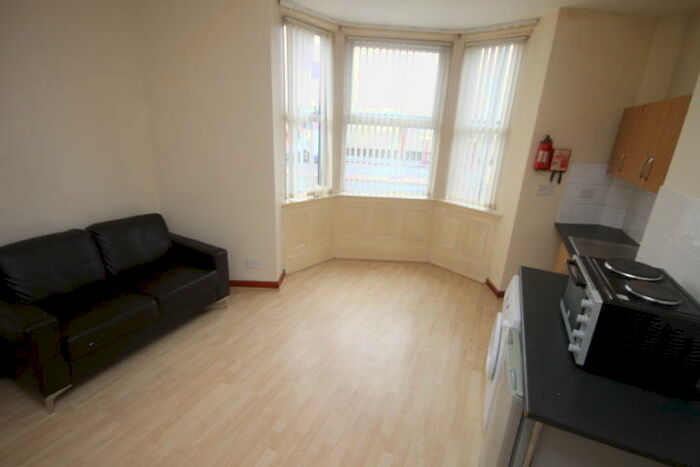 1 Bedroom Flat To Rent In Woodview Street, LS11