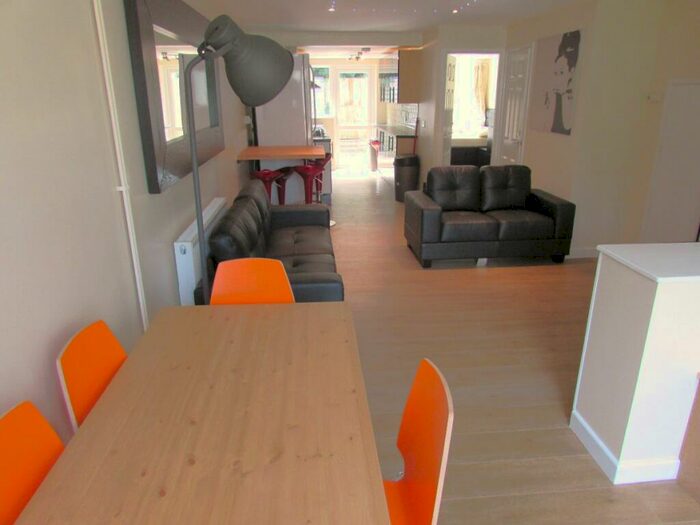 1 Bedroom Semi-Detached House To Rent In Bed Student Home - Somner Close, CT2