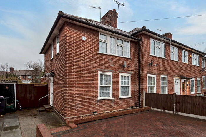 3 Bedroom End Of Terrace House To Rent In Framlingham Crescent, Mottingham, SE9