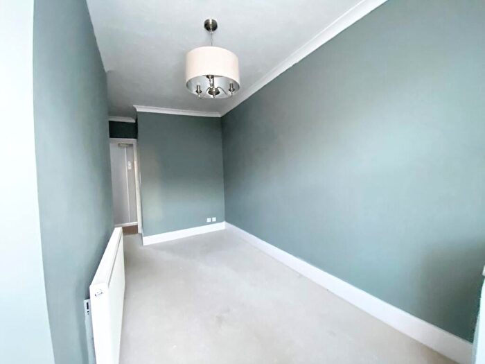 2 Bedroom Apartment To Rent In South Street, Eastbourne, BN21
