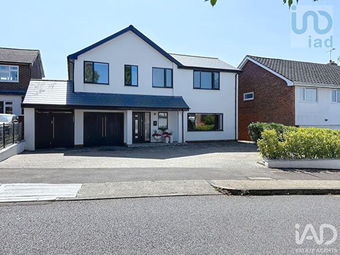 4 Bedroom Detached House For Sale In Hilly Field, Harlow, CM18