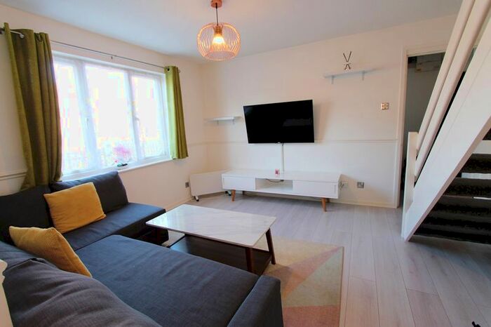 1 Bedroom Terraced House To Rent In Dacre Close, Greenford UB6