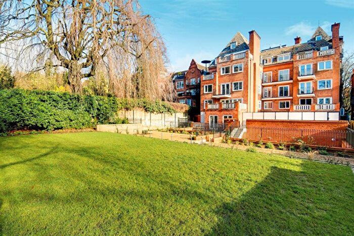 3 Bedroom Apartment To Rent In Fitzjohns Avenue, Hampstead, London, NW3