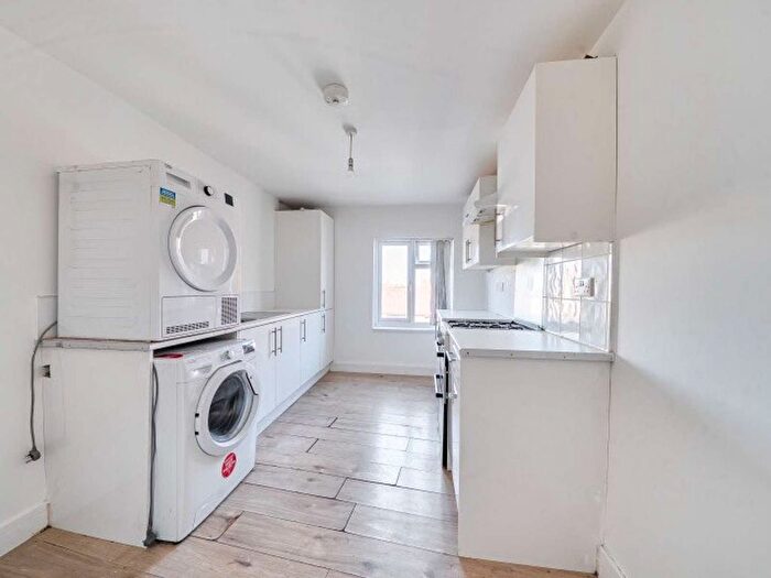 3 Bedroom Flat To Rent In New Street, Aylesbury, HP20