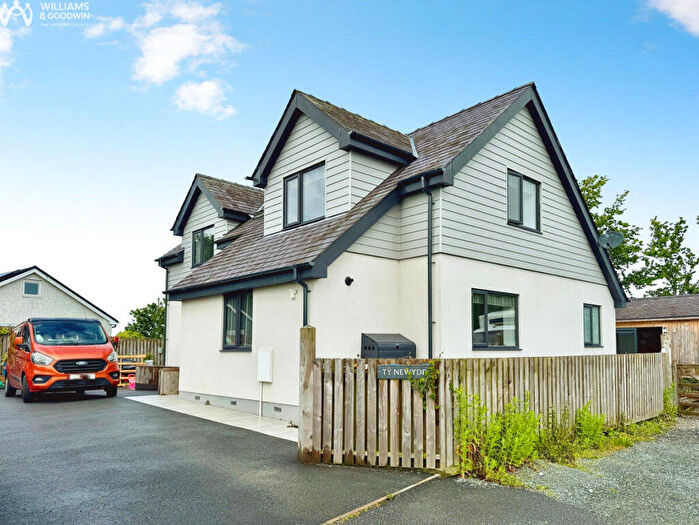 3 Bedroom Detached House For Sale In , Llanynghenedl, Anglesey, LL65