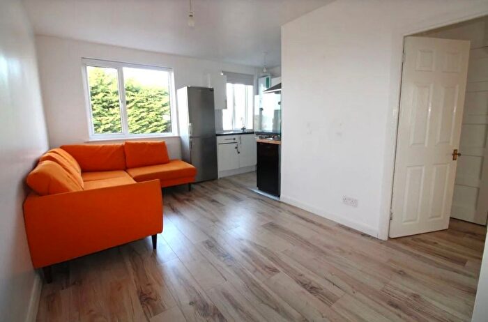 2 Bedroom Flat To Rent In Cheshunt Wash, Cheshunt, Waltham Cross, EN8