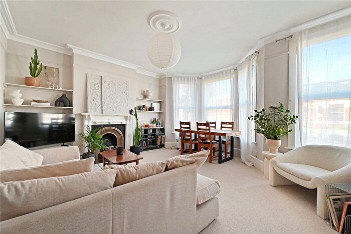 2 Bedroom Flat To Rent In Bathurst Gardens, London, NW10