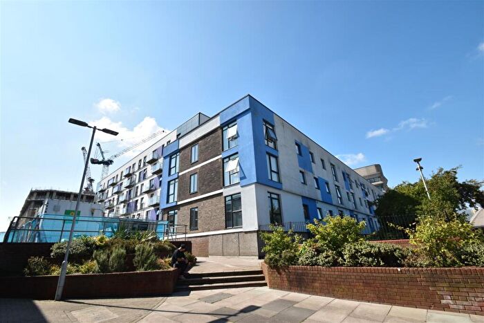 2 Bedroom Apartment To Rent In Swingate, Stevenage, SG1