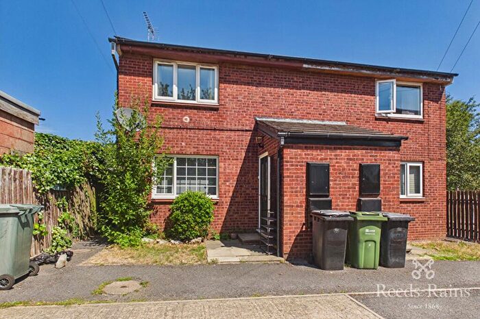 1 Bedroom Apartment To Rent In Worcester Drive, Leeds, West Yorkshire, LS10