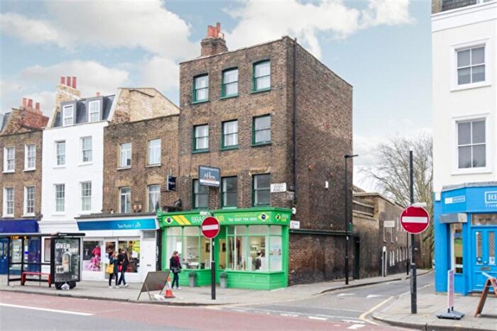 3 Bedroom Flat To Rent In Essex Road, N1