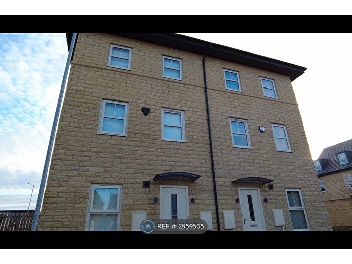 2 Bedroom Semi Detached House To Rent In Cawood Close, Wakefield, WF1