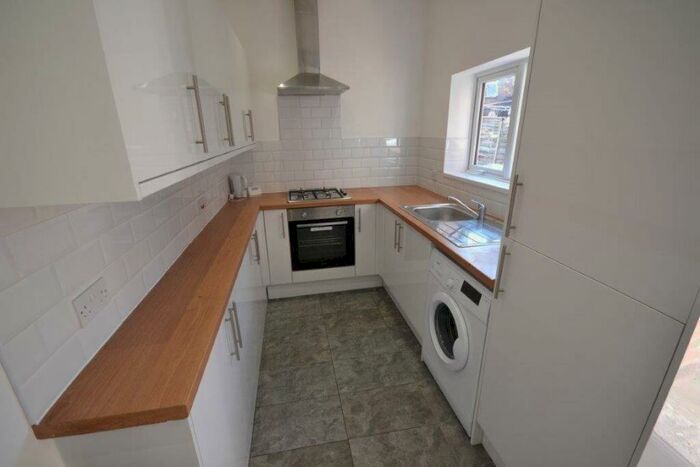 3 Bedroom Terraced House To Rent In Jarrom Street, Leicester, LE2