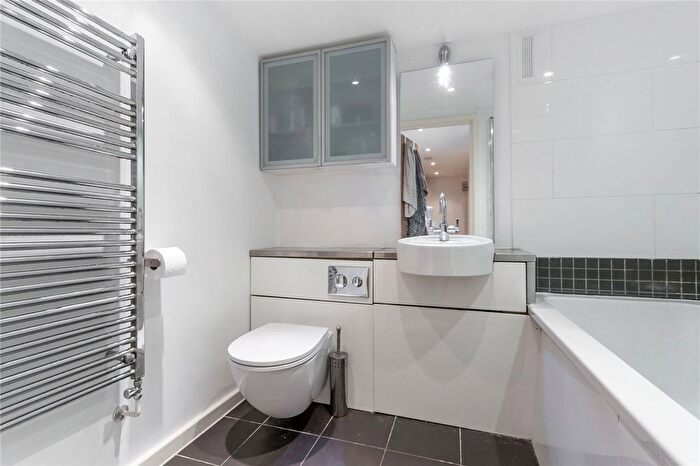 2 Bedroom Flat To Rent In Bacon Street, London, E2