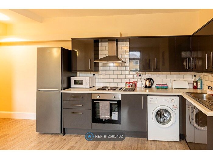 3 Bedroom Terraced House To Rent In Newsome Road, Huddersfield, HD4