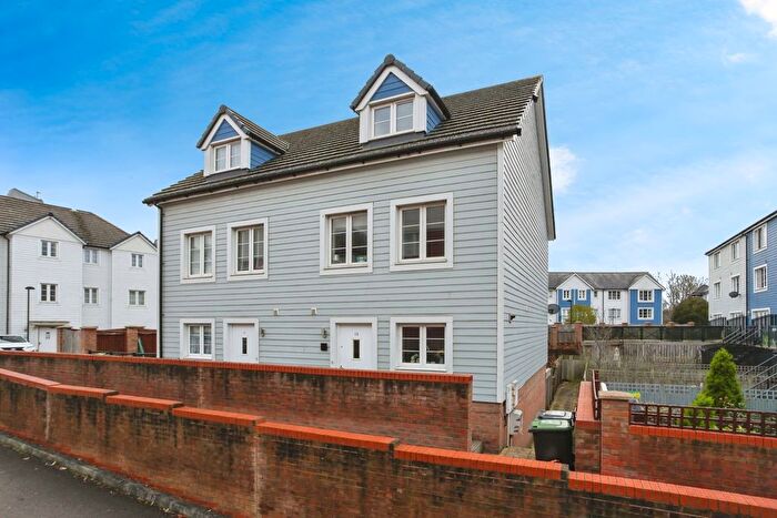 4 Bedroom Semi Detached House For Sale In Crabapple Road, Tonbridge, Kent, TN9