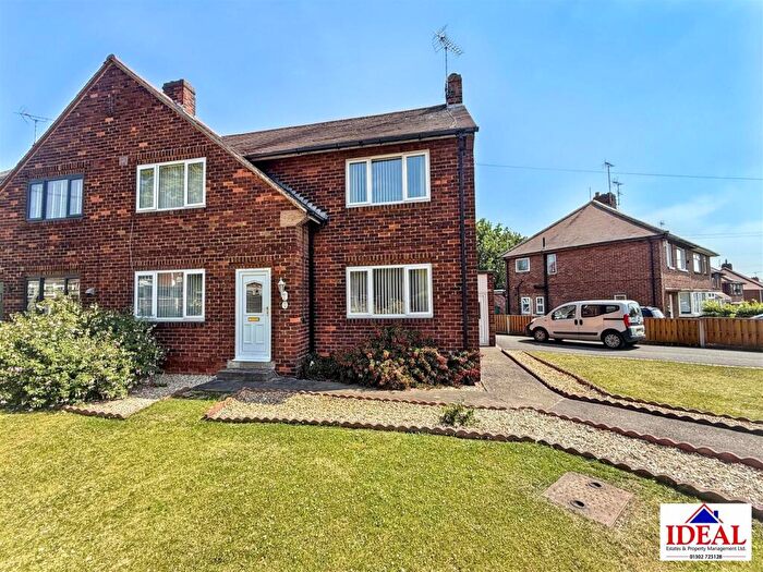 3 Bedroom Semi-Detached House For Sale In Beaumont Avenue, Woodlands, Doncaster, DN6