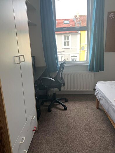 5 Bedroom House To Rent In Clarence Place, BA1