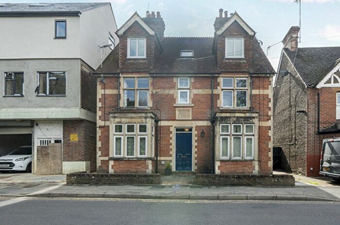 1 Bedroom Flat For Sale In Haslemere, Surrey, GU27