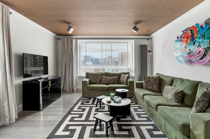 3 Bedroom Flat To Rent In Kinnerton Street, London, SW1X