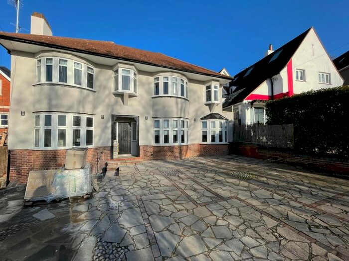 5 Bedroom Detached House To Rent In Eleven Acre Rise, Loughton, Essex, IG10