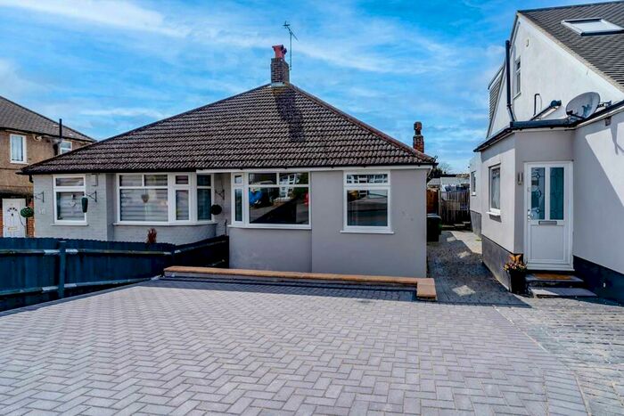 2 Bedroom Semi-Detached Bungalow To Rent In Castleton Avenue, Bexleyheath, DA7