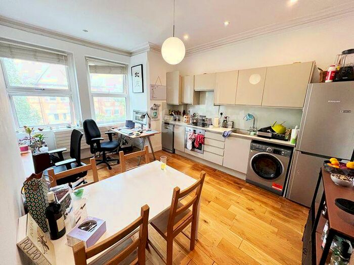 2 Bedroom Apartment To Rent In Uplands Road, London, N8