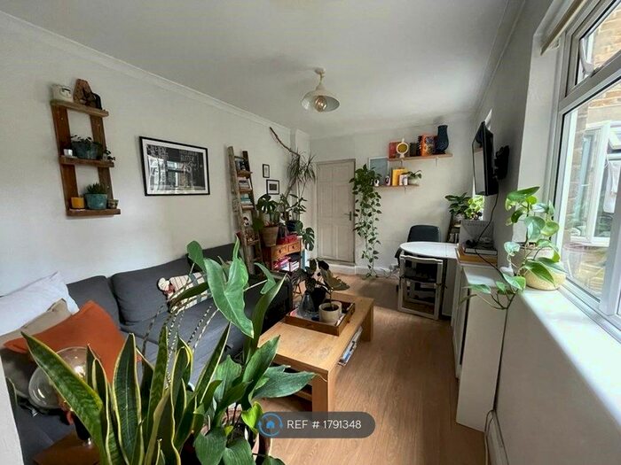 1 Bedroom Flat To Rent In Wandsworth Road, London, SW8