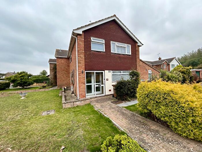 3 Bedroom House To Rent In Hawthorn Crescent, Grove, Wantage, OX12