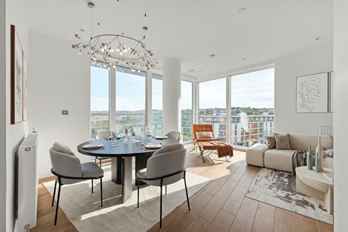 3 Bedroom Flat For Sale In Iverson Point, Harrison Walk Greenwich, SE10