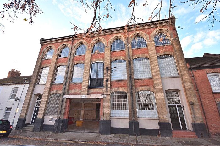 2 Bedroom Flat To Rent In Palmerston House, - Palmerston Road, Northampton, NN1