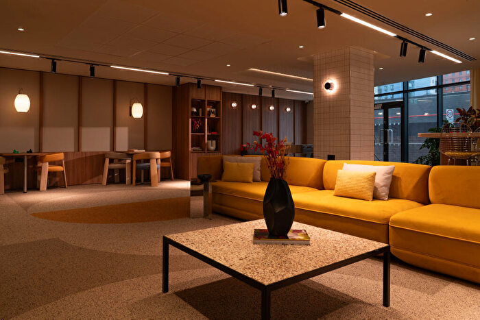 3 Bedroom Apartment To Rent In Kirkstall Road, Leeds, West Yorkshire, LS3