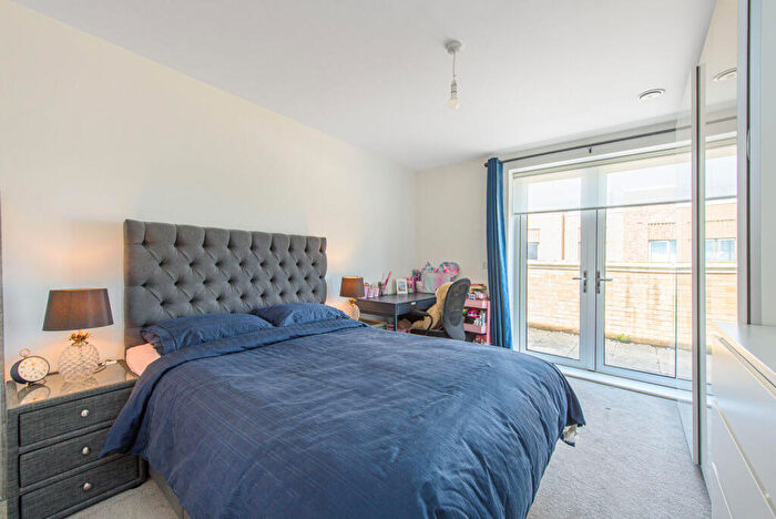 2 Bedroom Flat For Sale In Trobridge Parade, Edgware, London, NW9