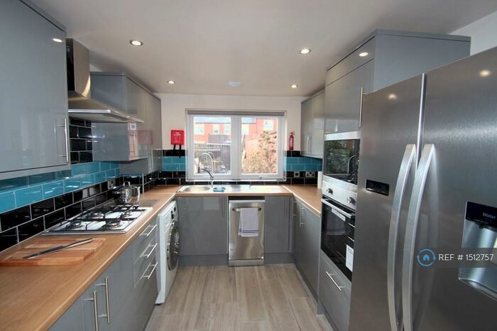 6 Bedroom Terraced House To Rent In Cemetery Road, Sheffield, S11