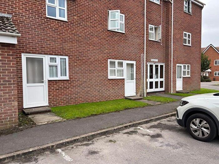 1 Bedroom Flat For Sale In Caernarvon Road, Chichester, PO19