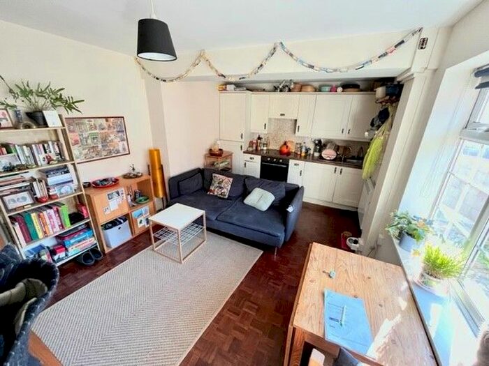 2 Bedroom Flat To Rent In Old Mill Mews, Brighton, BN1