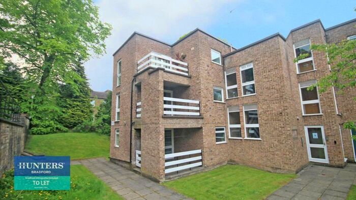 2 Bedroom Flat To Rent In Lister Gardens, Bradford, West Yorkshire, BD8